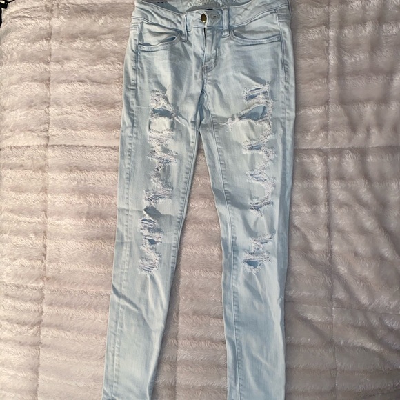 American Eagle Outfitter Ripped Jeans! - Picture 3 of 4